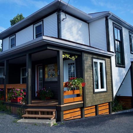 Gite Grand Moment Bed and Breakfast Cabano Exterior foto