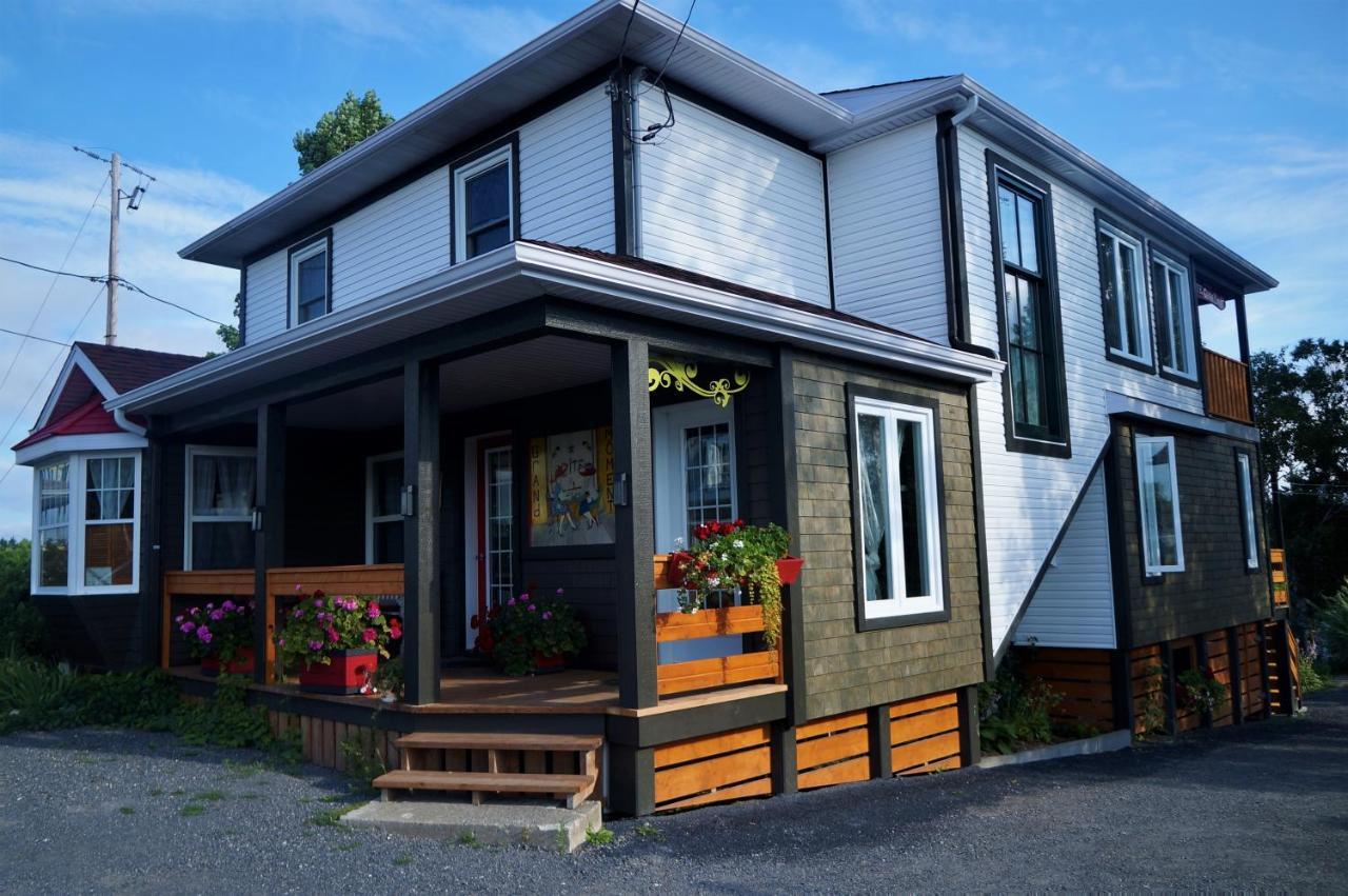 Gite Grand Moment Bed and Breakfast Cabano Exterior foto