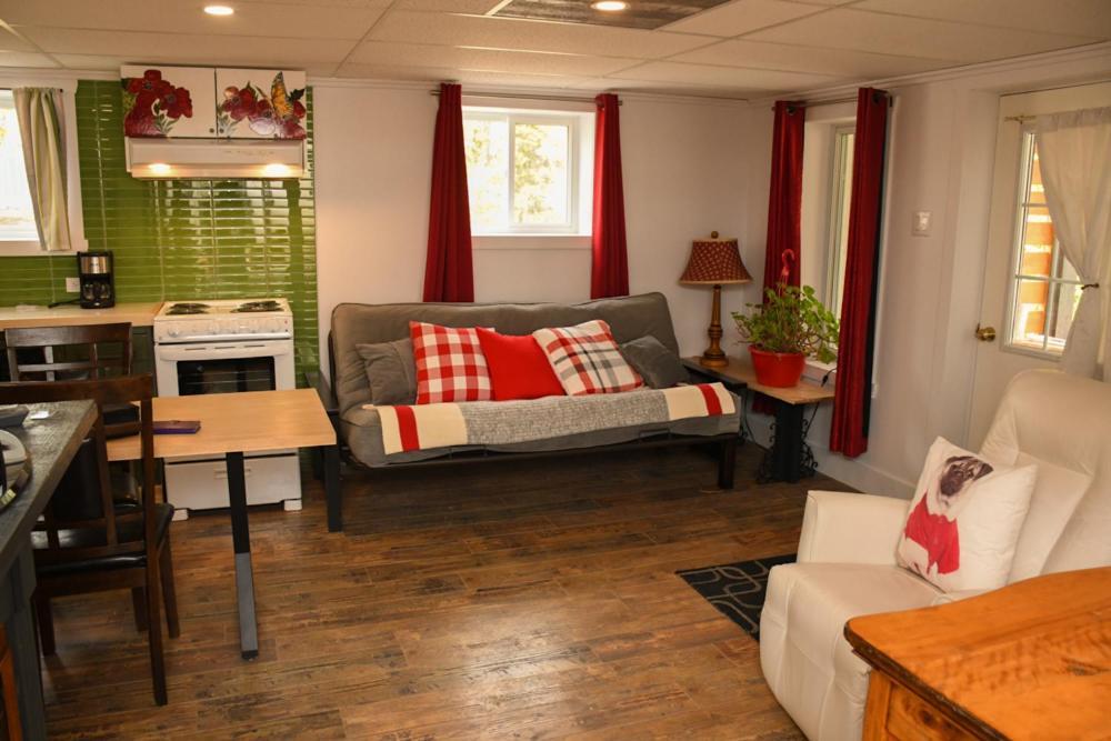 Gite Grand Moment Bed and Breakfast Cabano Exterior foto