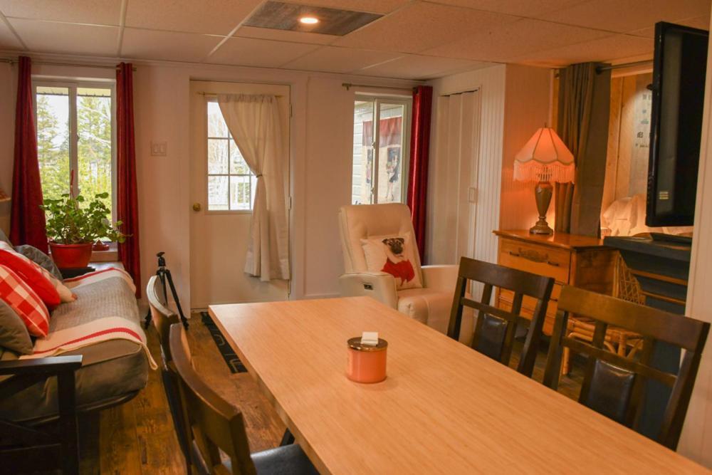 Gite Grand Moment Bed and Breakfast Cabano Exterior foto